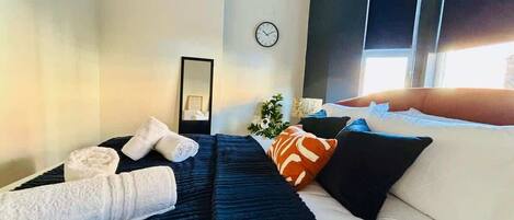 6 bedrooms, iron/ironing board, WiFi, bed sheets