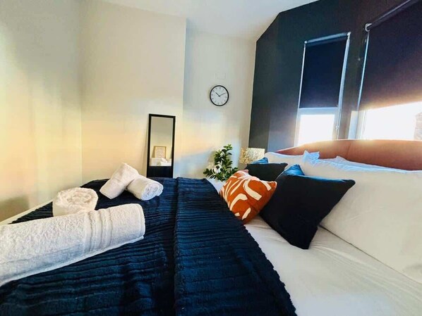 6 bedrooms, iron/ironing board, WiFi, bed sheets