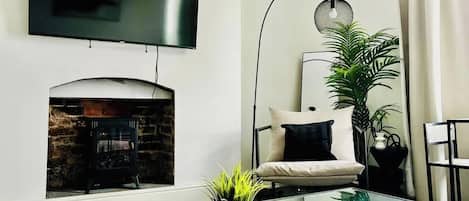 TV, fireplace
