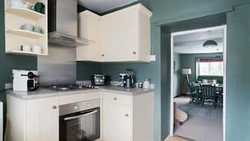 Fridge, oven, dishwasher, coffee/tea maker