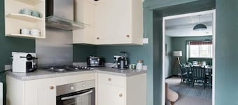 Sleeps 10 with private garden