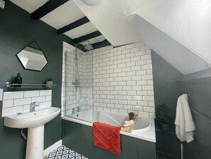 Regadera y secadora de cabello 