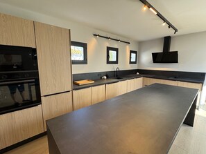 ميكروويف، فرن، موقد طهي مسطح، غسالة أطباق