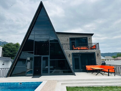 Charming 4-bedroom villa with WiFi and AC in Qəbələ