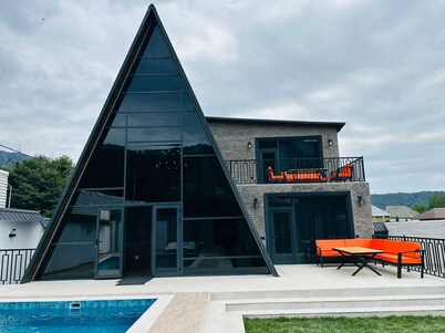 Charming 4-bedroom villa with WiFi and AC in Qəbələ