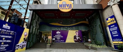 Vista frontal de la propiedad