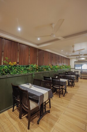 Restaurant - Hiive By Convivial Hotels (Raipur)