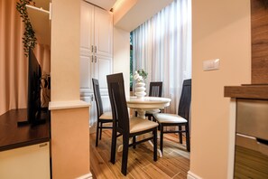 Deluxe Apartment | Living area | 125-cm Smart TV with cable channels, Netflix, streaming services
