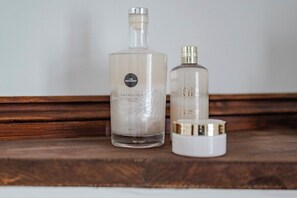 Sèche-cheveux, serviettes fournies