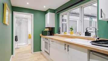 Fridge, oven, dishwasher, coffee/tea maker