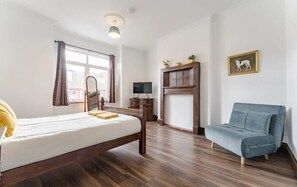 4 chambres, fer et planche à repasser, accès Internet, draps fournis