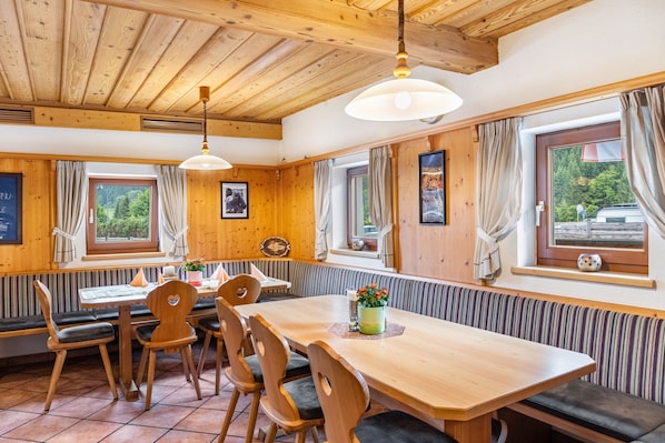 تناول الطعام