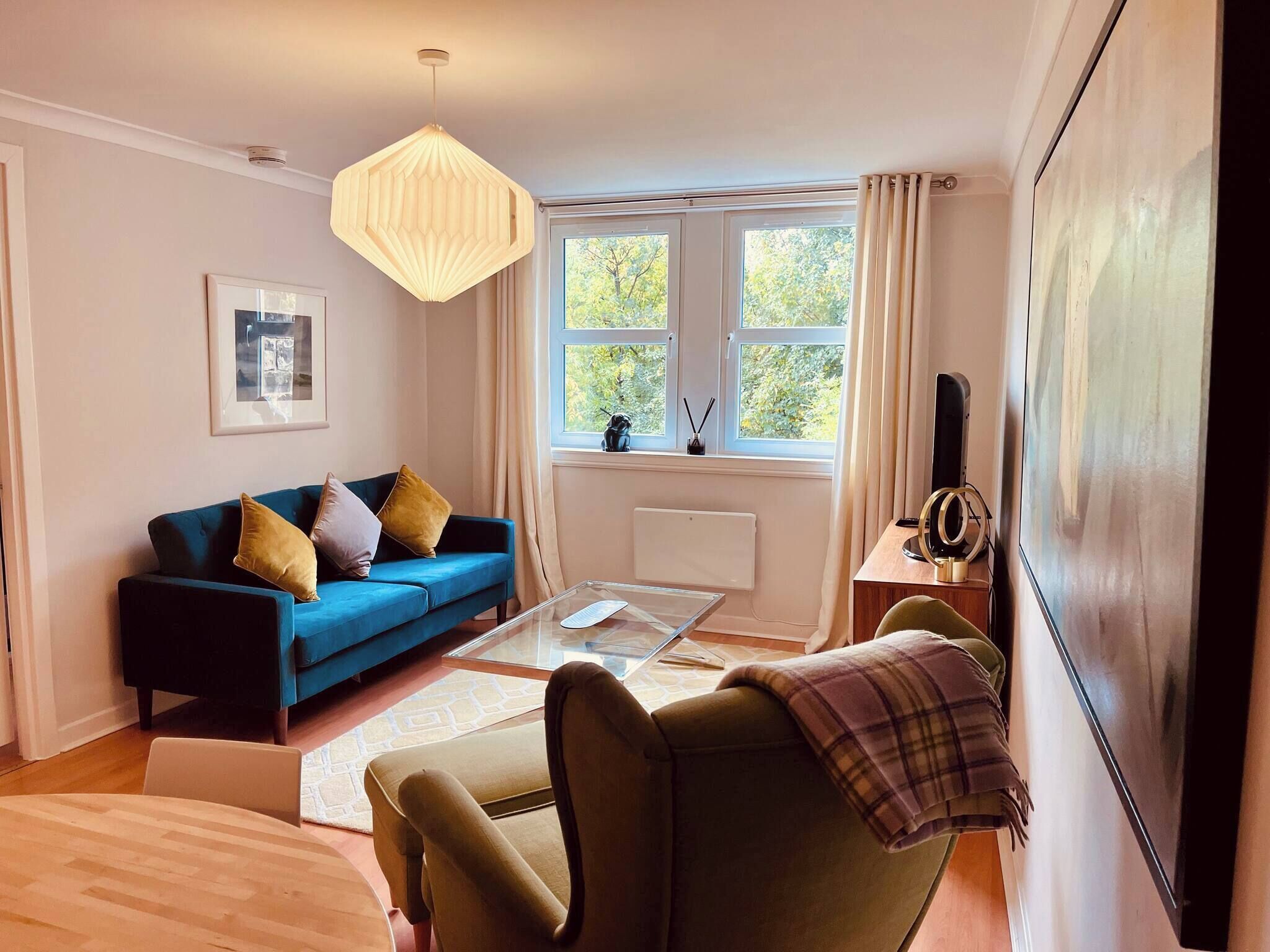 公寓, 2 間臥室, 花園景觀 | 起居區 | 書籍