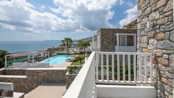 Luxury Villa | Balcony