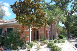 Exterior - 1505V A short walk to the beach. (Gulfport)