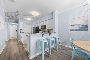 Frigorífic, microones, forn i placa de cuina