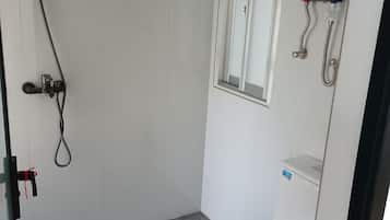 Departamento, 1 habitación, patio, vista al jardín | Baño