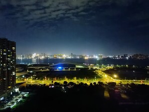 شقة - غرفة نوم واحدة - برواق - منظر للحديقة | الإطلالة من المنشأة