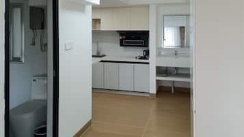 Apartment, 1 Bedroom, Patio, City View | Interior