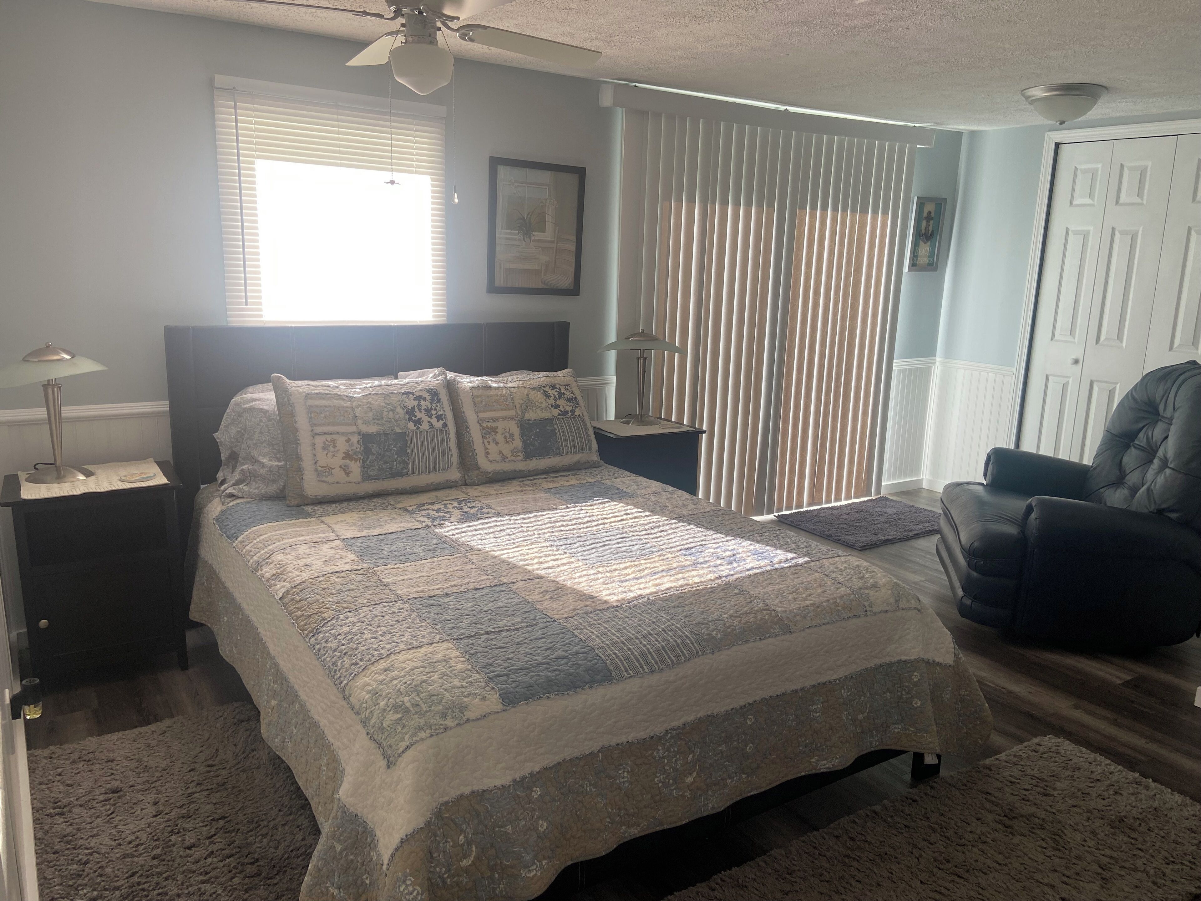 2 bedrooms, in-room safe, iron/ironing board, free WiFi