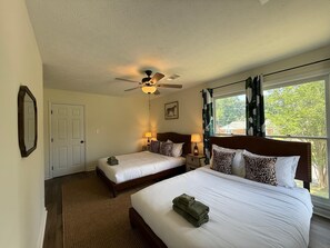 4 Schlafzimmer, Schreibtisch, Bügeleisen/Bügelbrett, kostenloses WLAN