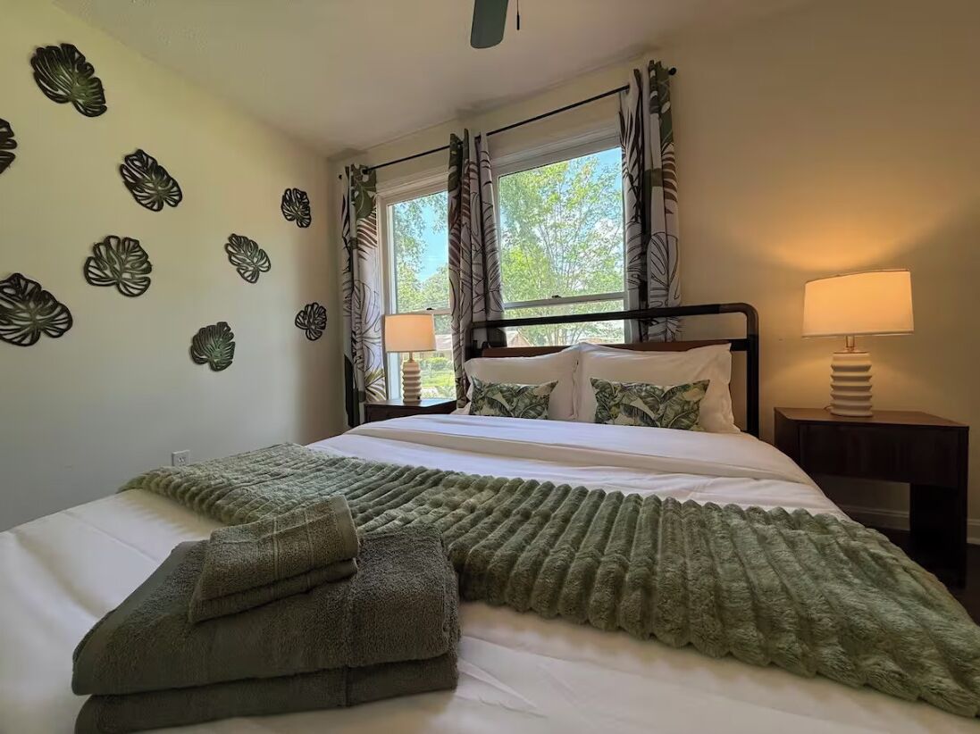 4 bedrooms, desk, iron/ironing board, free WiFi