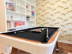 Games room - Jungle-Inspired 4BR Oasis - Peaceful & Private (Columbus)