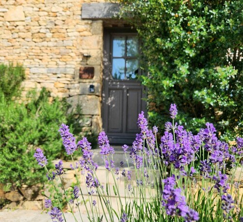 Vue sur Le Vallon - 3 bedroom luxury Gite with heated pool near Sarlat & Beynac