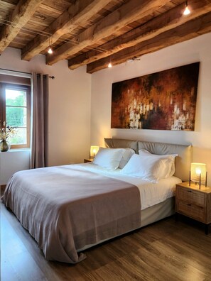 3 bedrooms, iron/ironing board, travel cot, free WiFi