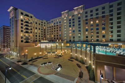 Perfect Family Getaway - NCAA Basketball, Cherry Blossoms & More! 3BD/2BA Deluxe