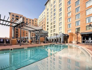Pool - Perfect Family Getaway - NCAA Basketball, Cherry Blossoms & More! 3BD/2BA Deluxe (National Harbor)