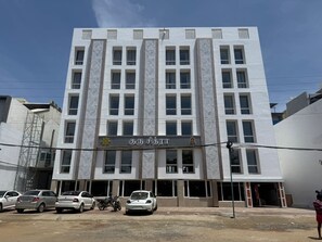 Front of property - Guru Chitra (Tiruchendur)