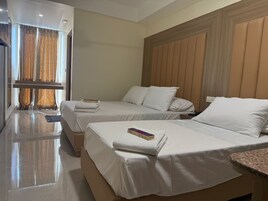 Escritorio, wifi gratis y acceso para silla de ruedas 