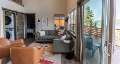 Peaceful Cd'A Lakeview house with kayaks, paddleboard, golf cart sleeps 6