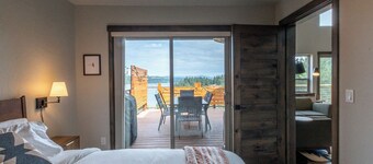 Peaceful Cd'A Lakeview house with kayaks, paddleboard, golf cart sleeps 6