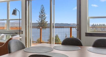 Peaceful CdA Lakeview with kayaks, paddleboard, golf cart, salt hot tub, sleep 6