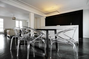 Dining - JUST STEPS FROM THE OPÉRA, LOUVRE, PLACE VENDÔME & TUILERIES - RUE D'AMBOISE (Paris)