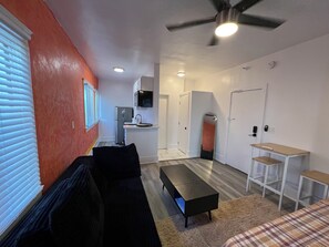 Living area - Stay in Venice (Marina del Rey)