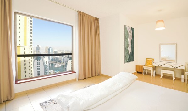 2 bedrooms, iron/ironing board, WiFi, bed sheets - Modern 2-bedroom with 2.5 baths having beach access located in JBR, Dubai (Dubai)