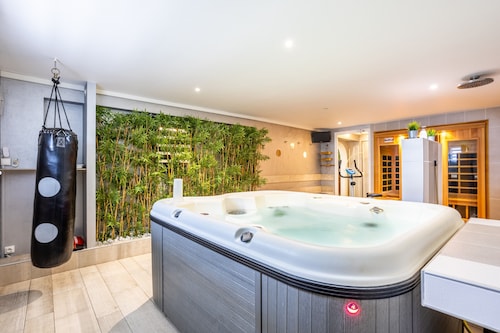 Maison-gite avec spa/sauna privatif, à 20mn du Puy du Fou (3 salles de bain)