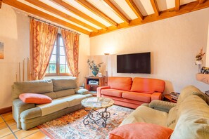 Fernseher, Kamin, DVD-Player, Tischtennisplatte