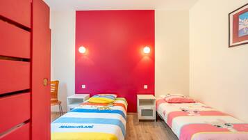 4 chambres, fer et planche à repasser, Wi-Fi