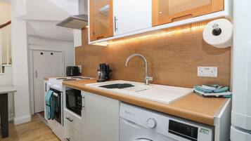 Cookware/dishes/utensils