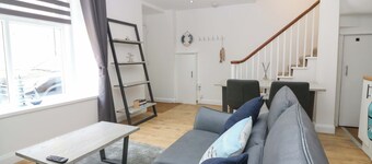 3 Caroline Place