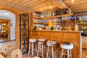 Bar (on property) - Room '6' with Mountain View, Shared Terrace and Wi-Fi (Hopfgarten in Tirol)