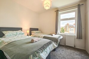 3 Schlafzimmer, BĂŒgeleisen/BĂŒgelbrett, kostenloses WLAN, BettwĂ€sche