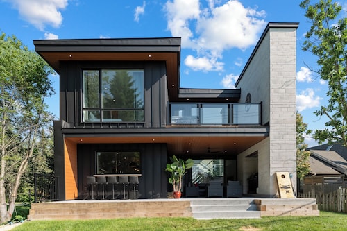 Modern Muskoka River Retreat