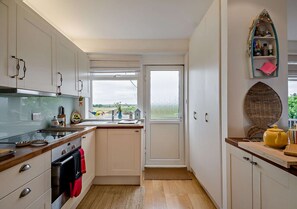 Refrigerador, microondas, horno y lavavajillas