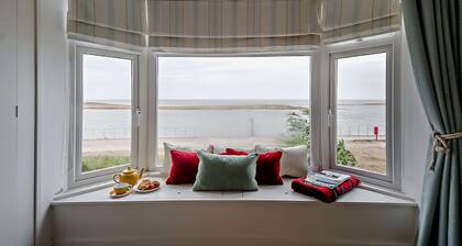 The Ferry Cottage - Three Bedroom House, Sleeps 6