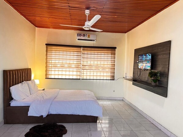 Iron/ironing board, WiFi, bed sheets